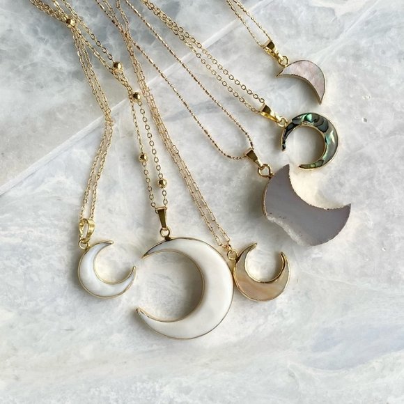 *NWT* Estrella & Luna - Silver Carved Shell Boho Moon Necklace - Picture 5 of 7